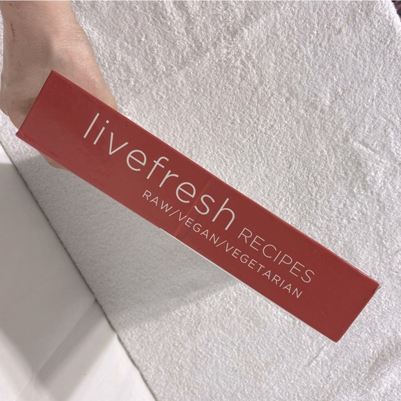 Vitamin LiveFresh Raw Vegan Vegetarian recipients Cookbook - Picture 16 of 16